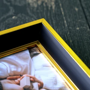 Siyah Altın Kenar Detaylı Fotoğraf Çerçevesi – 30x40 cm